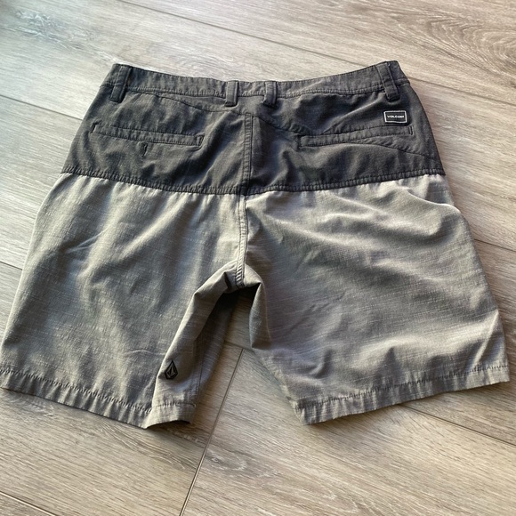 Volcom Board Shorts - Picture 2 of 4